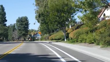 Varoş gayrimenkul, yerleşim bölgesi, San Diego ilçesi, Kaliforniya ABD. Tipik bir banliyö mahallesi. Tek kişilik müstakil evler, pahalı mülkler. Klasik evler dizisi