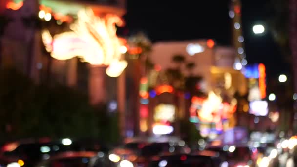 Terpencil Las Vegas Strip boulevard, kasino mewah dan hotel, area perjudian di Nevada, Amerika Serikat. Nightlife and traffic near Fremont street in tourist money playing resort. Lampu neon kota dosa — Stok Video