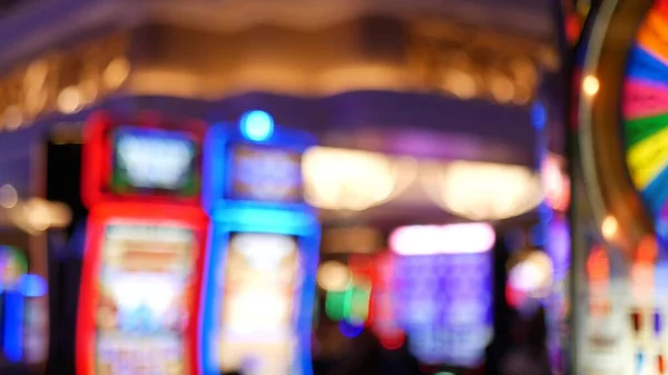슬롯머신이 라스베가스의 카지노에서 빛난다 프리몬트가 호텔에 도박장에서 벌거나 도박을 위험을 — 스톡 사진