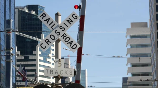 Señal Advertencia Cruce Nivel Aviso Cruzado Semáforo Rojo Intersección Carreteras —  Fotos de Stock