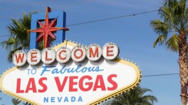 Amerika 'nın kumarhane turizm merkezindeki Las Vegas retro-neon tabelasına hoş geldiniz. Kumarhanenin sembolü olarak klasik pankart, şans oyunları, para oyunları ve risk bahisleri. Tabeladaki harfler