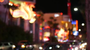 Las Vegas Bulvarı, lüks kumarhane ve otel, Nevada, ABD 'de kumar sahası. Fremont caddesi yakınlarındaki gece hayatı ve trafik turist parasıyla tatil köyünde. Günah şehrinin neon ışıkları