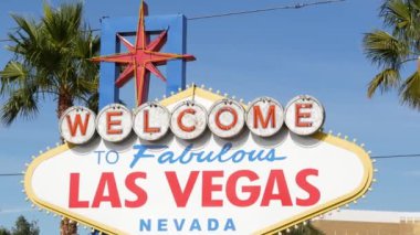Amerika 'nın kumarhane turizm merkezindeki Las Vegas retro-neon tabelasına hoş geldiniz. Kumarhanenin sembolü olarak klasik pankart, şans oyunları, para oyunları ve risk bahisleri. Tabeladaki harfler