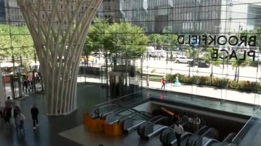 New York, ABD - 31 Ağustos 2023 Brookfield Place iş merkezi, Manhattan Downtown Finans Bölgesi. Dünya Ticaret Merkezi, 911 Anma Havuzu ve Oculus, Battery, ABD.