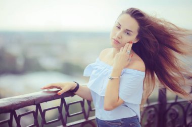 yaz stili portre genç güzel kadın açık