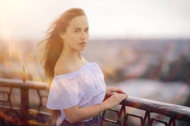 yaz stili portre genç güzel kadın açık