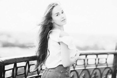 yaz stili portre genç güzel kadın açık