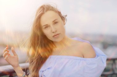 yaz stili portre genç güzel kadın açık