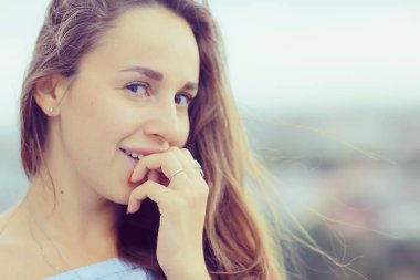 yaz stili portre genç güzel kadın açık