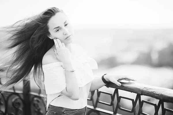 Retrato Estilo Verano Joven Hermosa Mujer Aire Libre —  Fotos de Stock