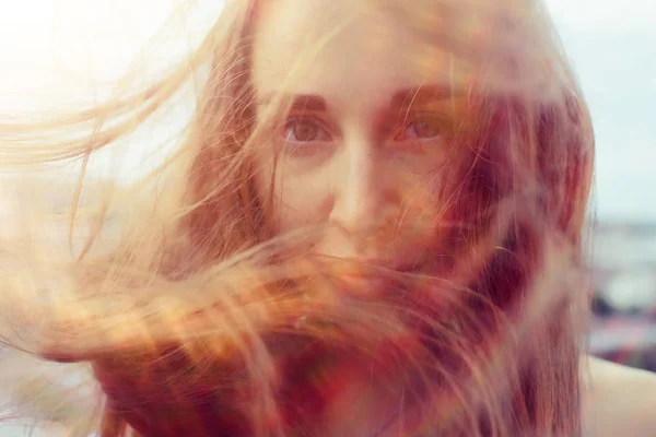 Retrato Una Joven Hermosa Mujer Con Cabello Oscuro —  Fotos de Stock