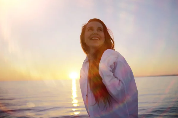 Beautiful woman at sea — Stock Photo, Image