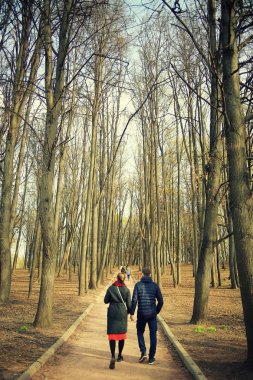 Genç çift sonbahar Park tr