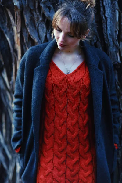 Young Woman Red Knitted Dress Outdoor — Stock Photo, Image