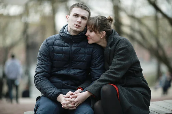 Jovem Casal Amor Parque Inverno — Fotografia de Stock