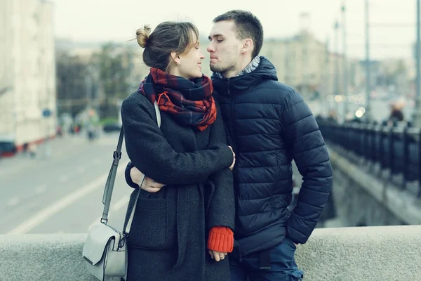 Young Love Couple Autumn Park — Stock Photo, Image