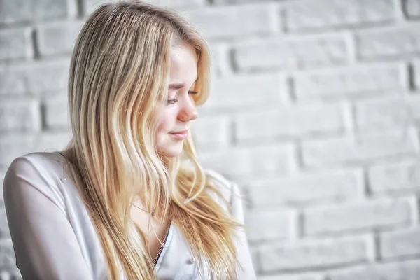 Retrato Belleza Linda Mujer Joven Rubia Ropa Blanca — Foto de Stock