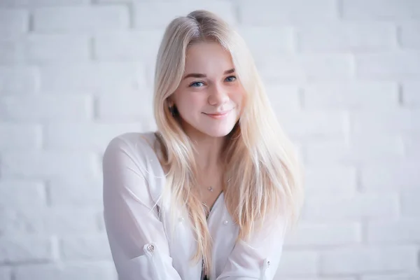 Beauty Porträtt Söt Blond Ung Kvinna — Stockfoto