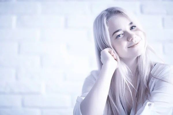 Beauty Portrait Cute Blonde Young Woman White Clothes — Stock Photo, Image