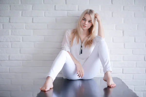 Beauty Porträtt Söt Blond Ung Kvinna — Stockfoto