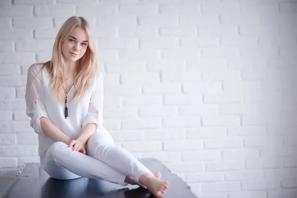 Retrato Beleza Mulher Jovem Loira Bonito — Fotografia de Stock