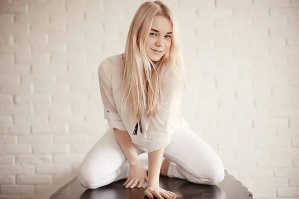 Retrato Beleza Mulher Jovem Loira Bonito — Fotografia de Stock