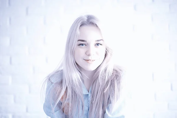 Aranyos Szőke Fiatal Szépség Portréja — Stock Fotó