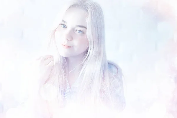 Красивый Портрет Симпатичной Блондинки Молодой Женщины — стоковое фото