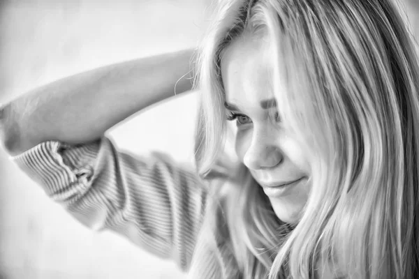 Portrait Young Attractive Blonde Woman — Stock Photo, Image