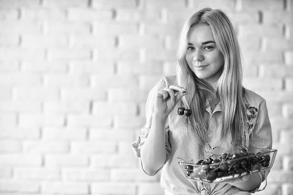 Cute Young Blonde Woman Eating Fresh Cherries — Stock Photo, Image