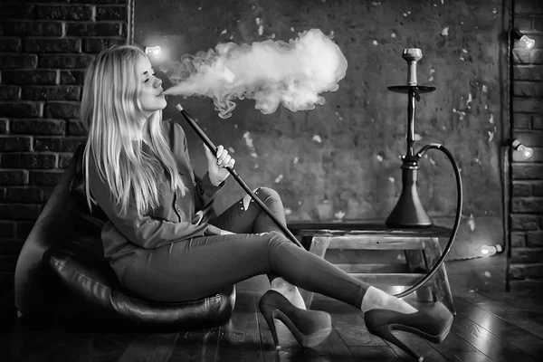 Attractive Young Blonde Woman Smoking Hookah Black White — Stock Photo, Image