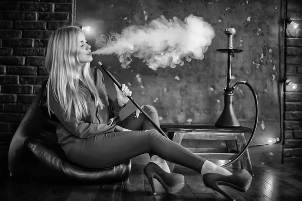 Attractive Young Blonde Woman Smoking Hookah — Stock Photo, Image