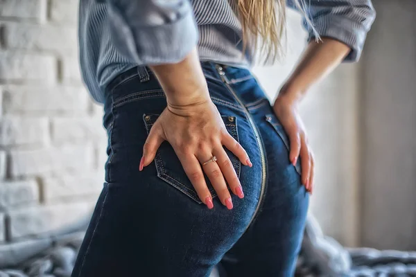 attractive young woman in jeans, slim hips, closeup