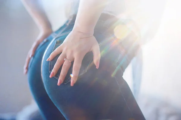 Aantrekkelijke Jonge Vrouw Jeans Slanke Heupen Close — Stockfoto