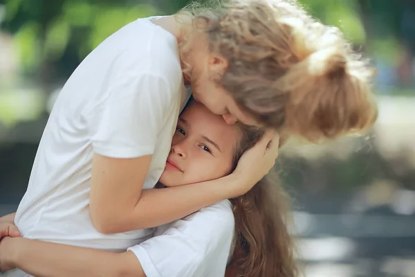 Concept Family Happiness Beautiful Mother Daughter Park — Stock Photo, Image