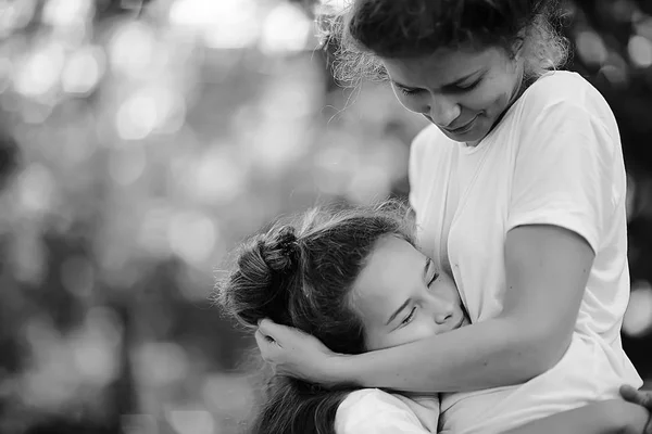 Concetto Felicità Familiare Bella Madre Figlia Nel Parco — Foto Stock