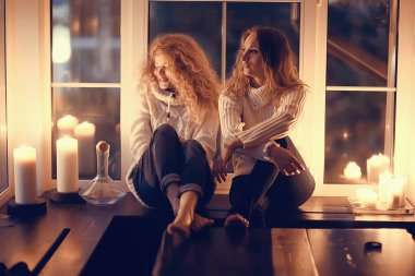 Bekarlığa veda partisi, şarap içme ve evde rahatlatıcı iki kız arkadaşım 