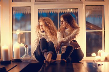 Bekarlığa veda partisi, şarap içme ve evde rahatlatıcı iki kız arkadaşım 