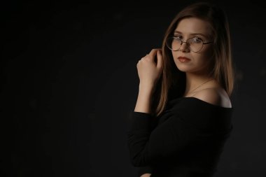 Kızıl saçlı Genç kadın gözlük, işkadını kavramı