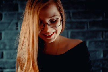 Kızıl saçlı Genç kadın gözlük, işkadını kavramı