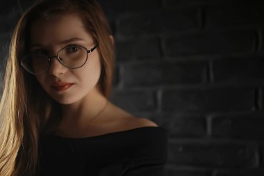 Kızıl saçlı Genç kadın gözlük, işkadını kavramı