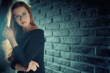 Kızıl saçlı Genç kadın gözlük, işkadını kavramı