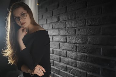 Kızıl saçlı Genç kadın gözlük, işkadını kavramı