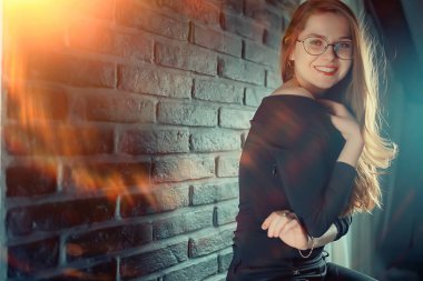 Kızıl saçlı Genç kadın gözlük, işkadını kavramı