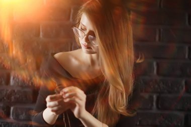 Kızıl saçlı Genç kadın gözlük, işkadını kavramı