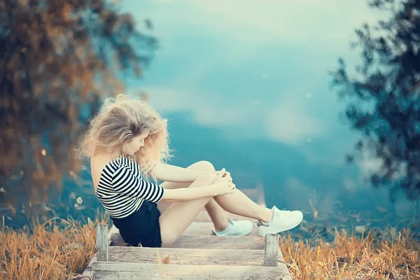 Retrato Romántico Joven Hermosa Mujer Con Pelo Rizado —  Fotos de Stock