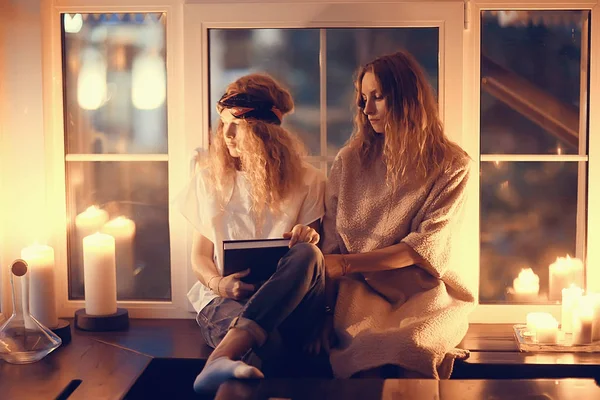 Bekarlığa veda partisi, şarap içme ve evde rahatlatıcı iki kız arkadaşım 