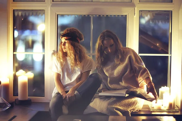 Addio Nubilato Due Amiche Che Bevono Vino Rilassano Casa — Foto Stock