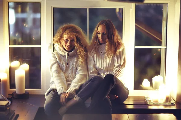 Bekarlığa veda partisi, şarap içme ve evde rahatlatıcı iki kız arkadaşım 