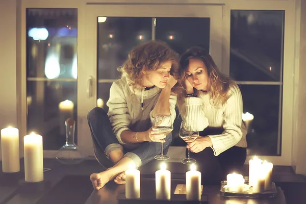 Addio Nubilato Due Ragazze Amiche Che Bevono Vino Rilassano Casa — Foto Stock